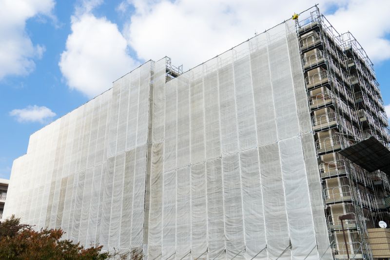 建設現場での足場工事